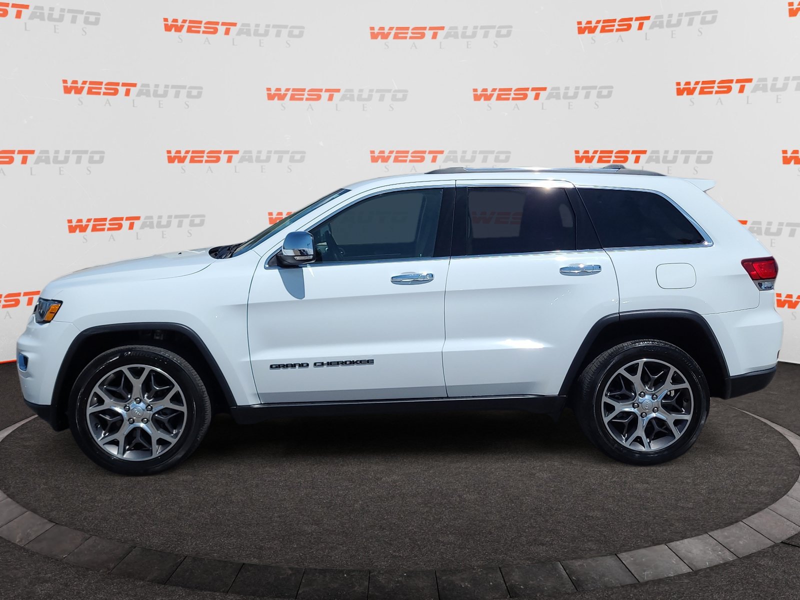Used 2020 Jeep Grand Cherokee Limited AWD/4WD image 2