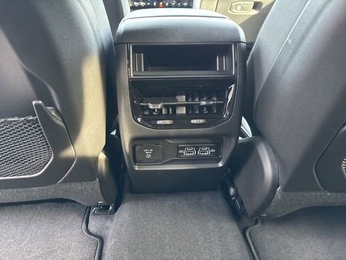 New 2025 Jeep Grand Cherokee Altitude image 16
