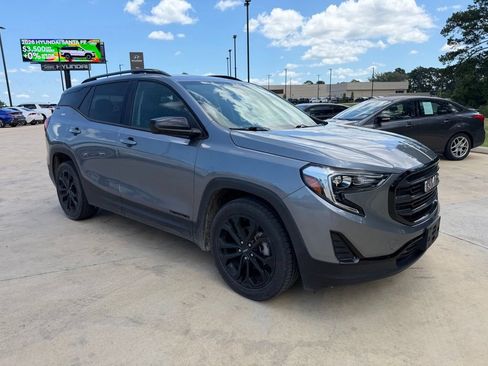 Used 2021 GMC Terrain SLE w/ Driver Convenience Package FWD image 6