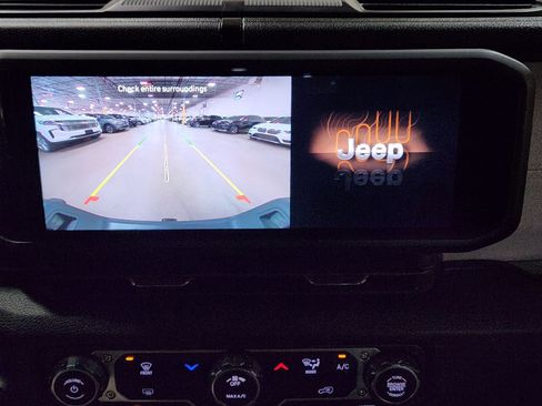 Used 2025 Jeep Gladiator Sport image 37