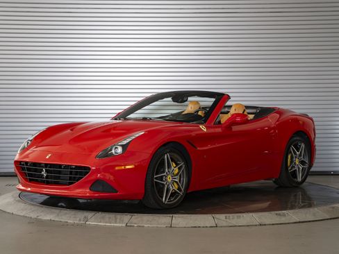 Used 2016 Ferrari California T RWD image 1