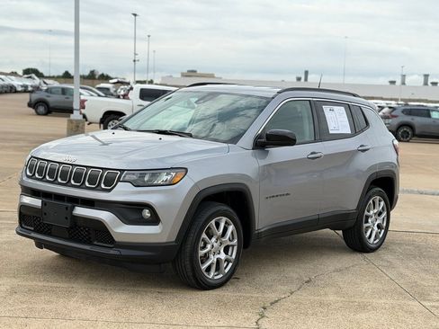 Used 2022 Jeep Compass Latitude AWD/4WD image 4