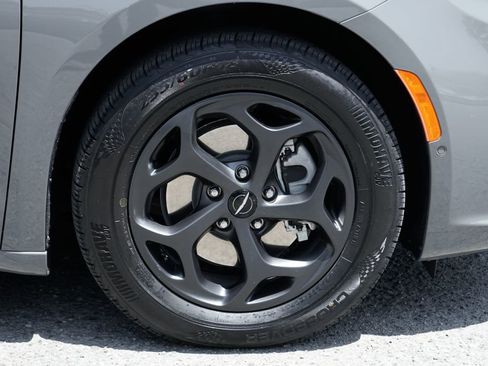 Used 2022 Chrysler Pacifica Limited w/ S Appearance Package FWD image 44