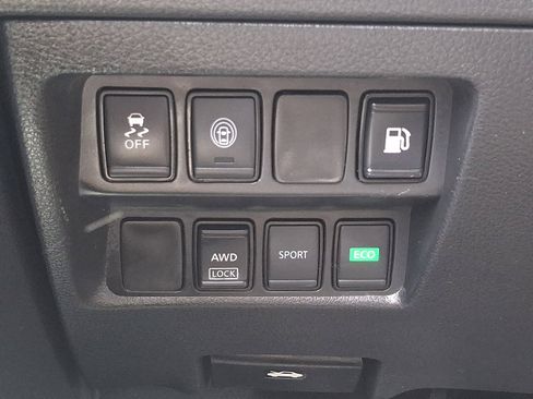Used 2020 Nissan Rogue S AWD/4WD image 23