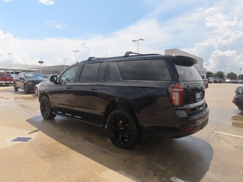 Used 2024 Chevrolet Suburban Z71 w/ Luxury Package AWD/4WD image 17