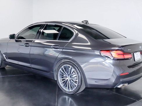 Used 2022 BMW 530i xDrive w/ Premium Package image 3