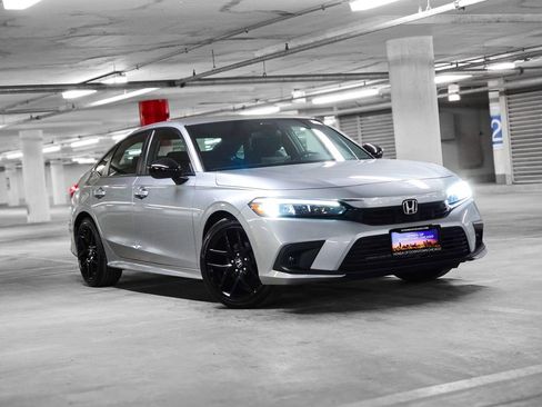 Used 2023 Honda Civic Sport image 4