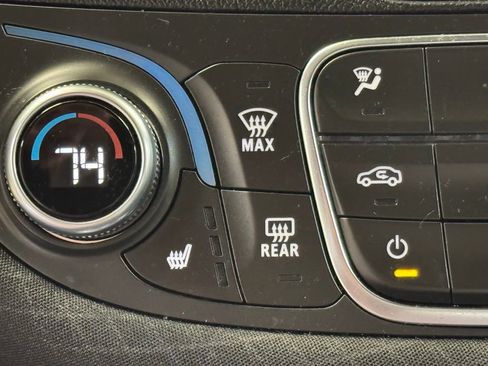 Used 2022 Chevrolet Malibu LT FWD image 38