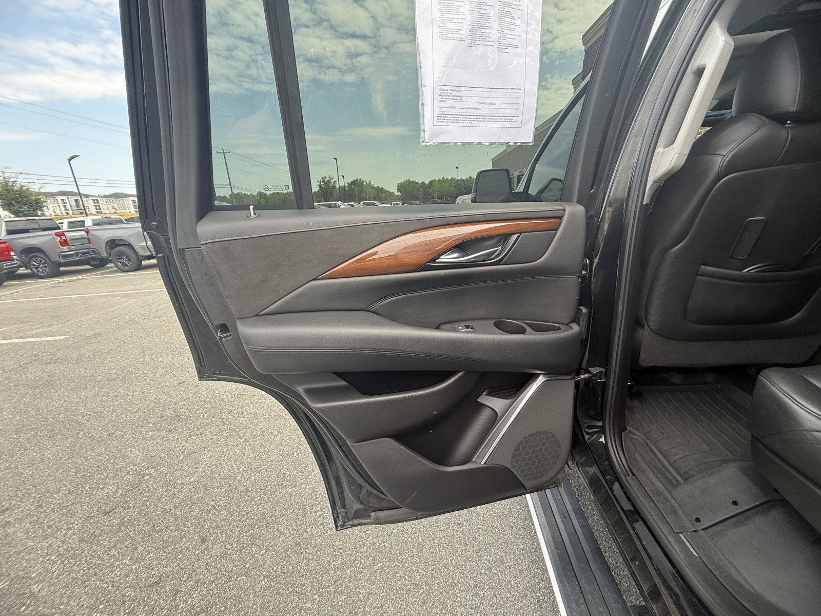 Used 2020 Cadillac Escalade Premium Luxury RWD image 20