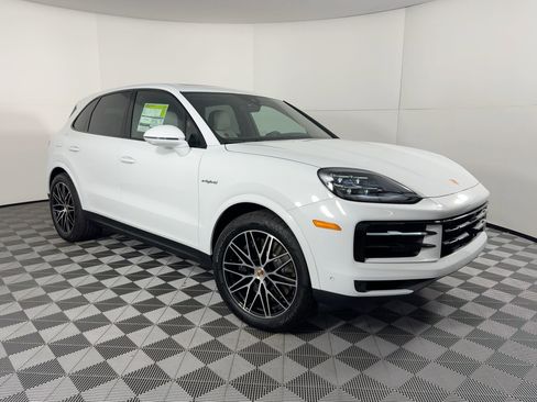 Used 2026 Porsche Cayenne E-Hybrid image 7