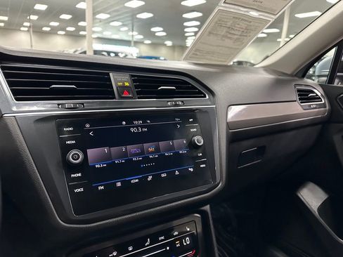 Used 2022 Volkswagen Tiguan SE image 21