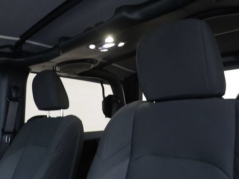 Used 2019 Jeep Wrangler Sport AWD/4WD image 13