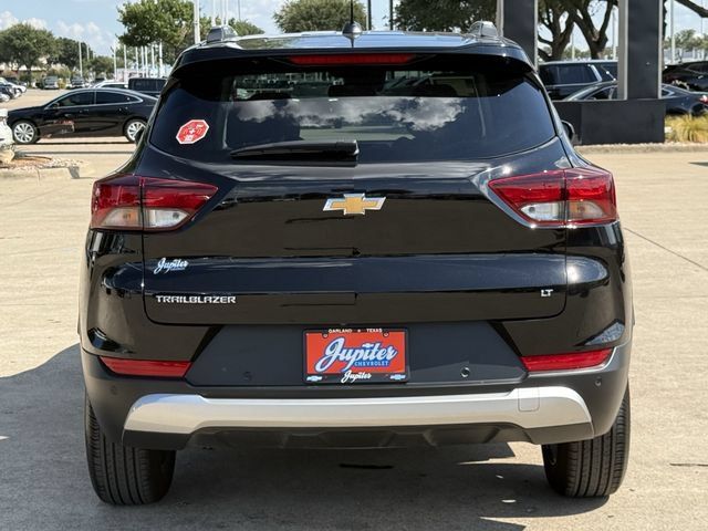 Used 2025 Chevrolet TrailBlazer LT w/ Convenience Package FWD image 6