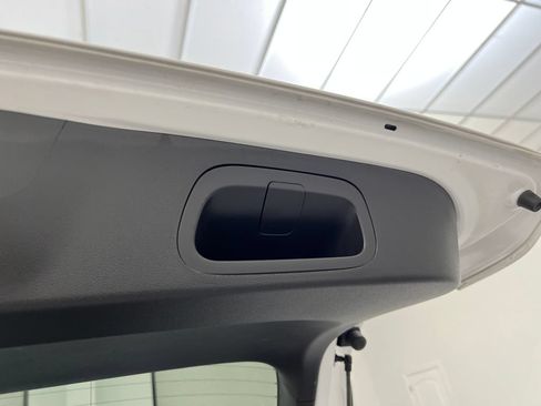 Used 2025 Chevrolet Trax LT FWD image 39