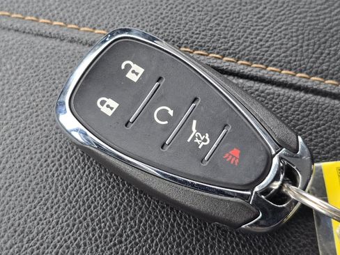 Used 2021 Chevrolet Traverse LT image 31