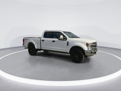 Certified 2020 Ford F250 XLT w/ Tremor Off-Road Package image 3