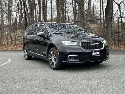 New 2026 Chrysler Pacifica Pinnacle image 1