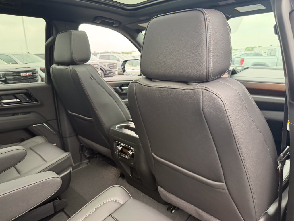 New 2026 GMC Yukon Denali w/ Sun & Power Step Package AWD/4WD image 16