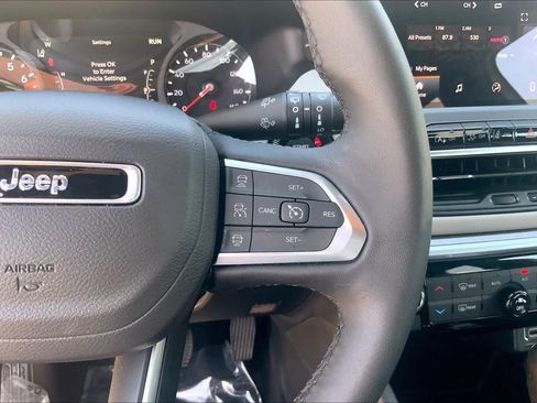 Used 2025 Jeep Compass Limited AWD/4WD image 24
