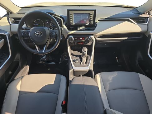 Used 2022 Toyota RAV4 XLE Premium AWD/4WD image 9