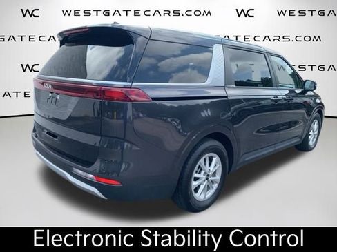 Used 2024 Kia Carnival LX image 10