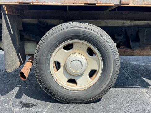 Used 2006 Ford F350 2WD Regular Cab Super Duty image 8