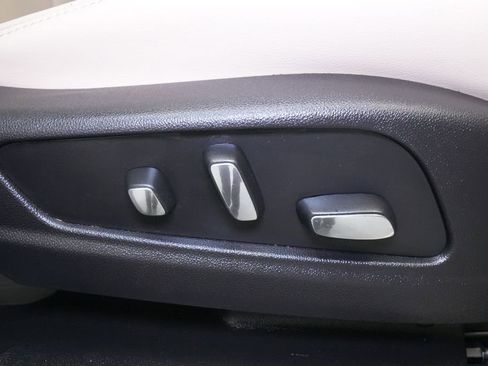 Used 2017 Cadillac XT5 Luxury w/ LPO, Wheel Lock Package image 30