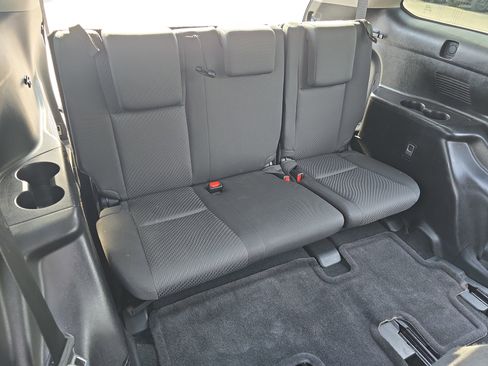 Used 2018 Toyota Highlander LE FWD image 12
