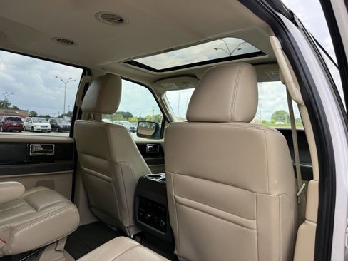 Used 2017 Lincoln Navigator L Reserve RWD image 31