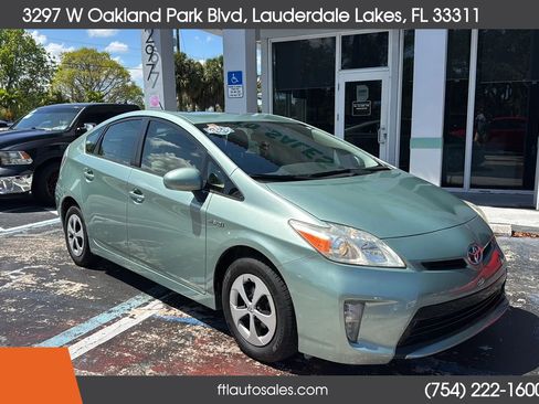 Used 2015 Toyota Prius Two FWD image 3