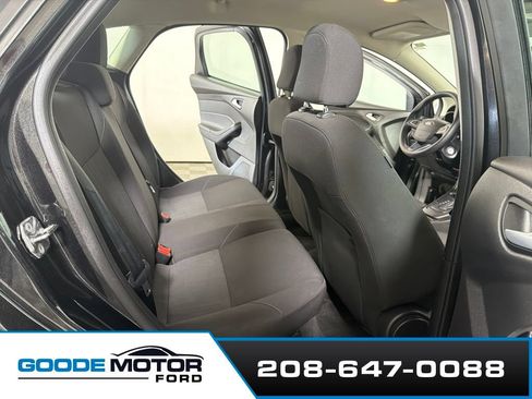 Used 2015 Ford Focus SE FWD image 18