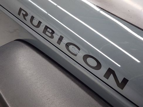 Used 2015 Jeep Wrangler Unlimited Rubicon w/ Connectivity Group image 33