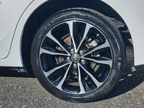 Used 2018 Toyota Corolla SE w/ SE Premium Package image 26