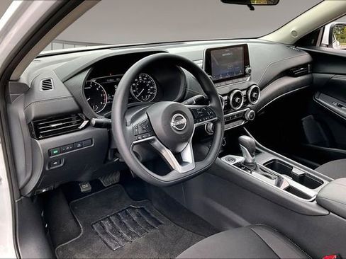 Used 2025 Nissan Sentra SV image 17