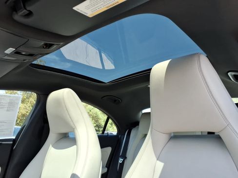 Used 2016 Mercedes-Benz CLA 250 image 16
