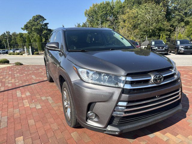 Used 2018 Toyota Highlander Limited Platinum FWD image 20