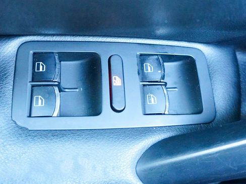 Used 2013 Volkswagen Passat 2.5 SE image 37