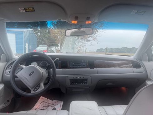 Used 1998 Lincoln Town Car Executive image 18