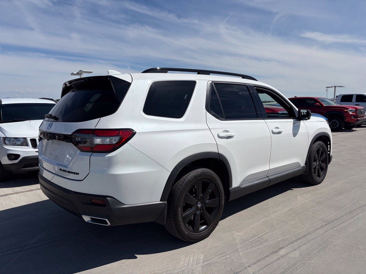 Used 2025 Honda Pilot Black Edition image 2