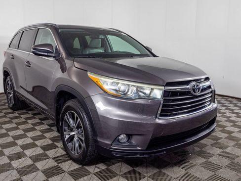 Used 2016 Toyota Highlander XLE AWD/4WD image 13