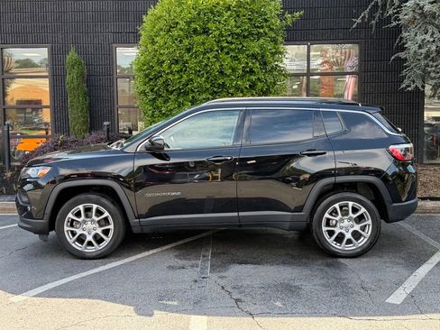 Used 2022 Jeep Compass Latitude AWD/4WD image 9