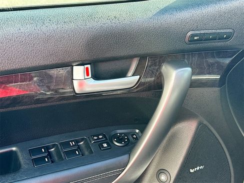 Used 2014 Kia Sorento SX w/ 3rd Row Package image 21