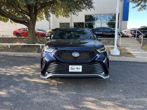 Used 2023 Toyota Highlander XSE image 2