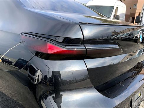 Used 2023 BMW 740i w/ Executive Package image 25