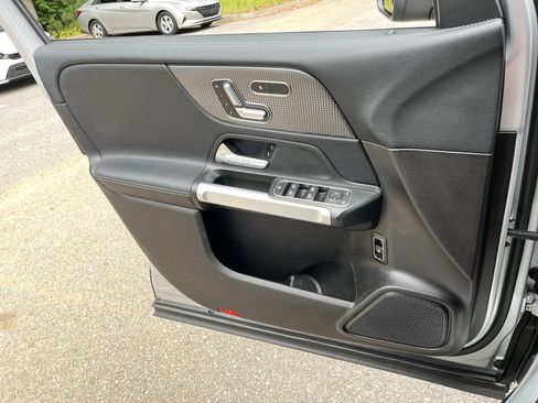 Used 2020 Mercedes-Benz GLB 250 4MATIC image 11