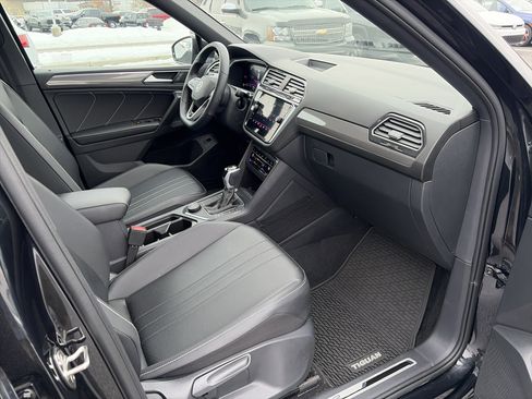 Certified 2024 Volkswagen Tiguan SE R-Line image 23