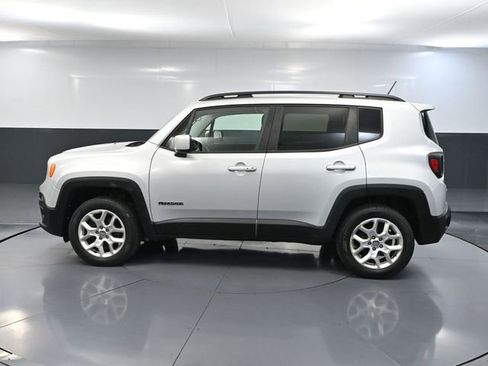 Used 2017 Jeep Renegade Latitude w/ Cold Weather Group AWD/4WD image 9