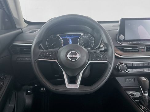 Used 2024 Nissan Altima 2.5 SV image 18