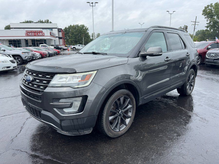 Used 2017 Ford Explorer XLT w/ Equipment Group 202A AWD/4WD image 1
