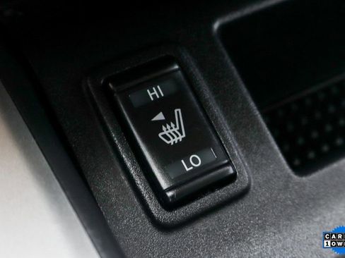 Used 2020 Nissan Titan SV w/ SV Convenience Package image 36